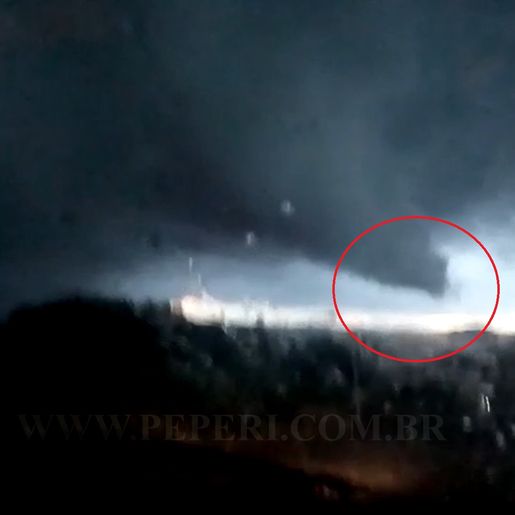Vídeo mostra formação de tornado que atingiu Descanso e Belmonte