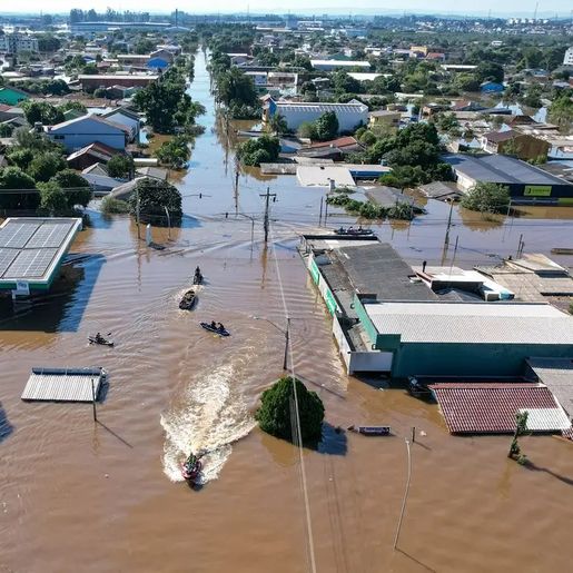 Sobe para 85 o número de mortos após enchentes que atingem o RS