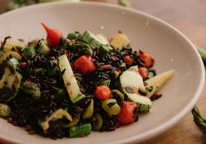 Salada de Arroz Preto Orgânico com Legumes 