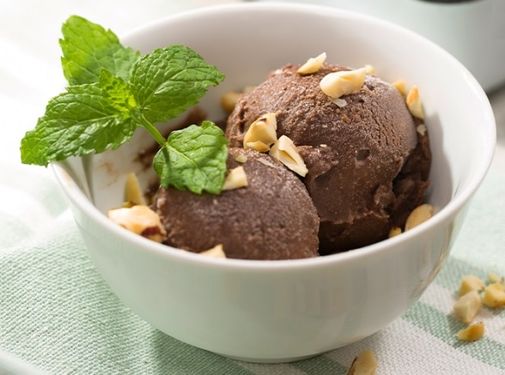 sorvete-de-chocolate-com-avela-e-pasta-de-amendoim