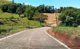 Calçamento rural alcança pouco mais de 2 quilômetros em São José do Cedro