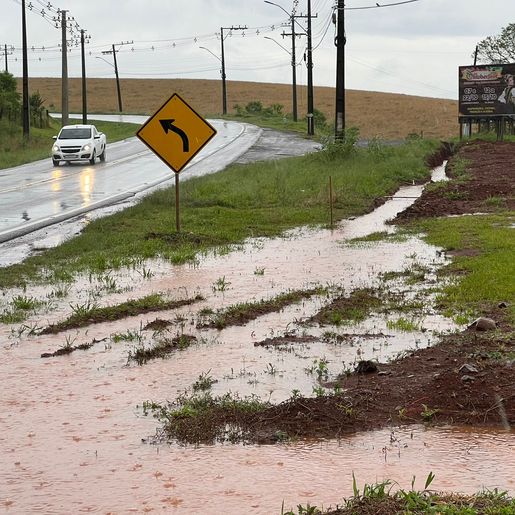 Chuva provoca transtornos em trecho na SC-163 em São Miguel do Oeste