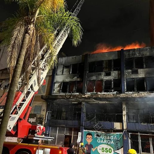 Incêndio em pousada de Porto Alegre mata 10 pessoas