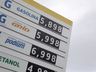 Preço da gasolina sobe pelo 9º mês e supera R$ 5; diesel bate R$ 4