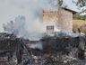 Casa fica destruída pelas chamas em São Lourenço do Oeste