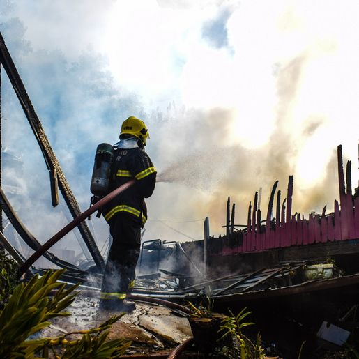Morador que teve casa destruída por incêndio, agradece a comunidade pela ajuda