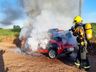 Carro é destruído por incêndio no interior de Tunápolis