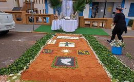 Itapiranga prepara tapetes para celebrar Corpus Christi