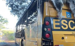 Ônibus escolar pega fogo no interior de Princesa