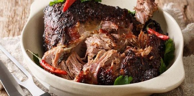 pernil-suino-ao-molho-de-vinho-tinto