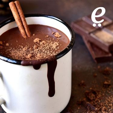 chocolate-quente-com-barra-de-chocolate