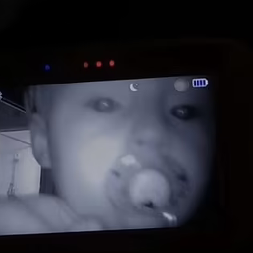 Casal flagra ‘voz grossa’ falando com criança por babá eletrônica