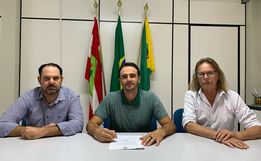 Prefeitura de Guarujá do Sul entrega ordem de serviço para pavimentação asfáltica
