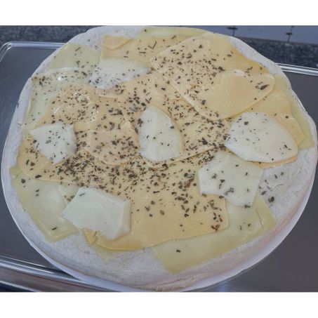 Pizza pronta quatro queijos