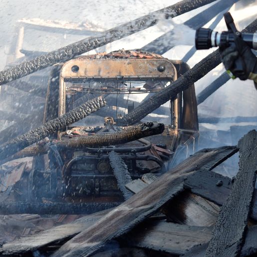 Galpão é destruído por incêndio no interior de Descanso