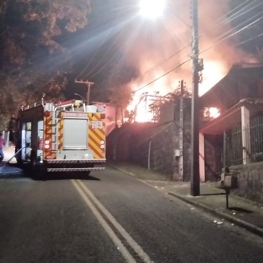 Incêndio destrói duas residências em Itapiranga