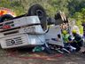 Tombamento de caminhão deixa condutor ferido na BR-282 entre SMOeste e Maravilha 