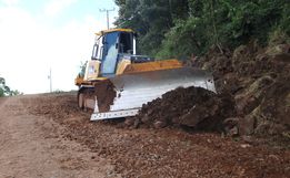 Secretaria de Transportes e Obras de SJCedro inicia recuperação nas estradas 