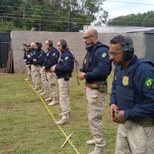 Clube de Tiro São Miguel sedia capacitação de tiro para agentes da PRF
