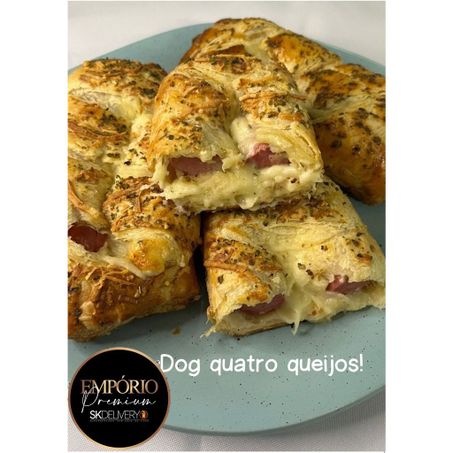 SALGADO DOG FOLHADO SALSICHA COM 4 QUEIJOS UN