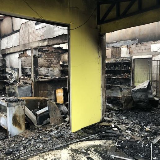 "Não foi possível salvar nada", lamentam proprietários de estabelecimento consumido por incêndio