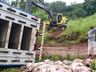 VÍDEO: Caminhão carregado com suínos tomba no interior de Iporã do Oeste