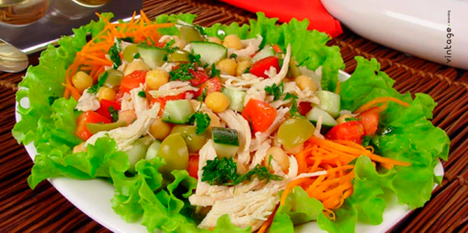 salada-de-folhas-verdes-com-frango