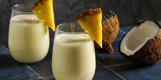 shake-proteico-de-coco-com-abacaxi