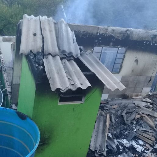 Residência é destruída por incêndio em São José do Cedro