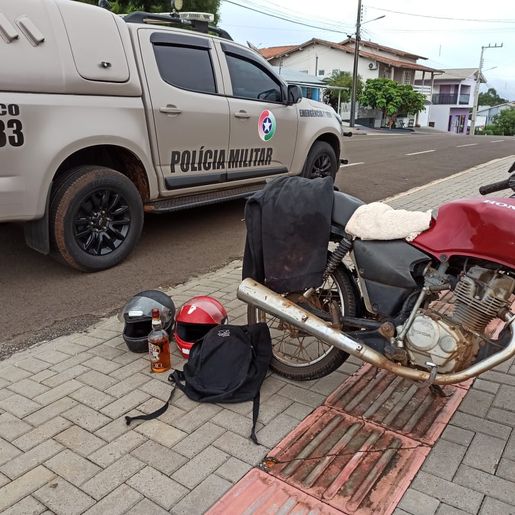 Menor suspeito de furtar moto e bebidas em mercado é apreendido pela PM