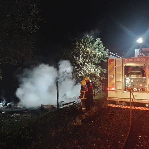Incêndio no interior de São Lourenço do Oeste mobiliza bombeiros 