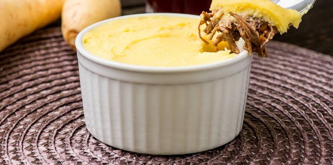 escondidinho-de-carne-de-panela-com-pure-de-mandioquinha