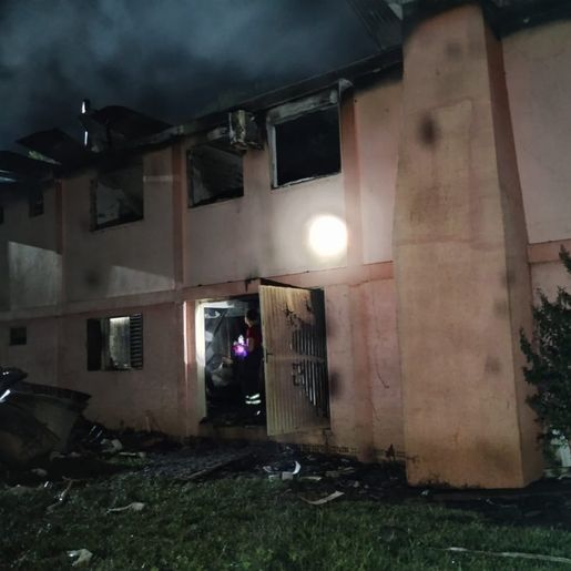 Casa é destruída por incêndio em Princesa