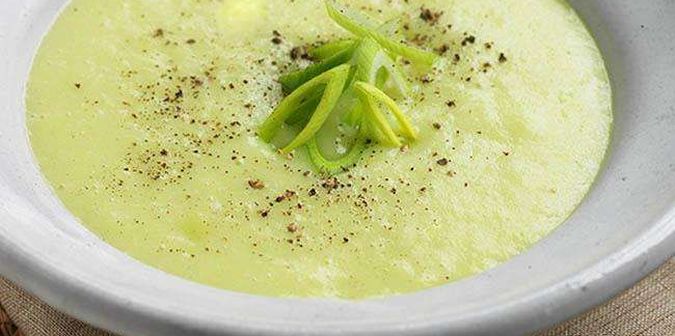 sopa-creme-de-alho-poro