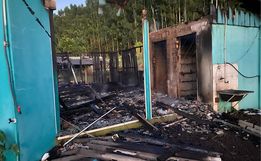 Casa é destruída por incêndio em São João do Oeste