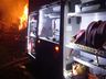 Bombeiros levam 4 horas para controlar incêndio em galpão no interior de Cedro