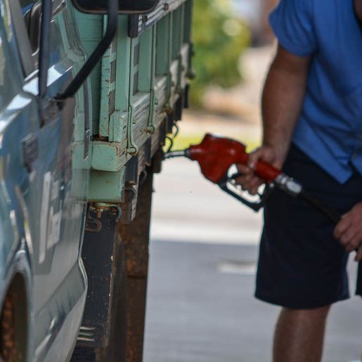 Preço da gasolina recua pela quinta semana; diesel e etanol ficam estáveis