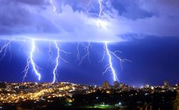 Granizo, raios e ventos fortes: temporais severos ameaçam Santa Catarina