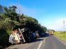Tombamento de caminhão com combustível tem vazamento em rodovia e óbito em Quilombo