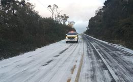 Rodovias de SC têm alerta por conta do gelo acumulado na pista