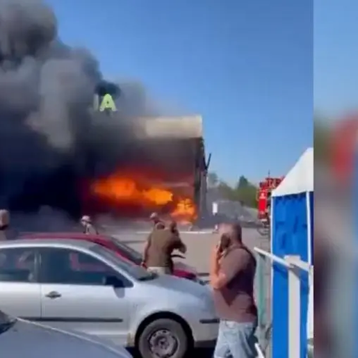 Rússia bombardeia shopping na Ucrânia e deixa mortos e feridos