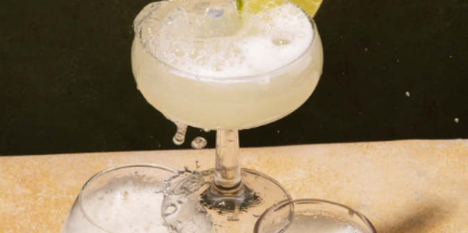 drink-gin-fizz-com-clara-de-ovos