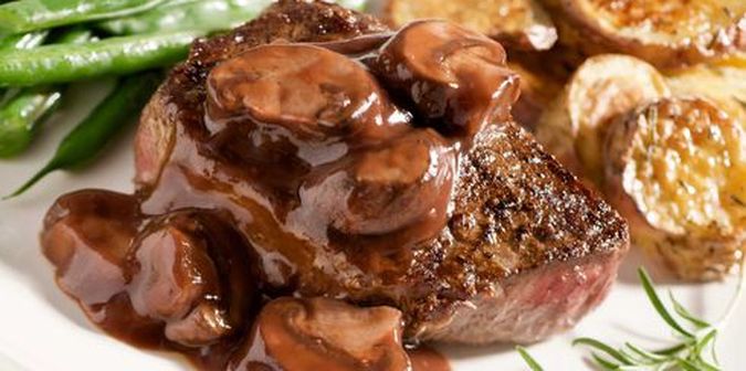 file-mignon-ao-molho-de-vinho-e-champignon