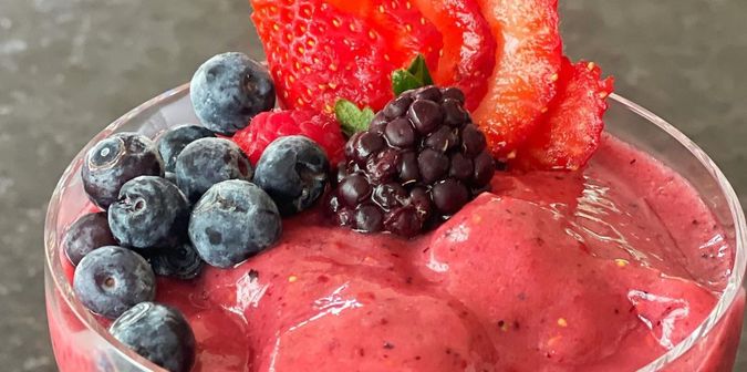 smoothie-de-banana-e-frutas-vermelhas