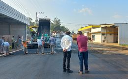 Prefeito de Guaraciaba vistoria obra de revitalização na Rua do Comércio