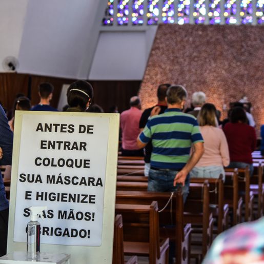 Celebração de Corpus Christi leva fiéis para igreja Matriz em SMO