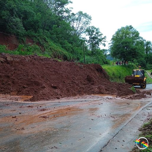 Deslizamento de terra interdita acesso a Vila União e ITG 070 em Itapiranga