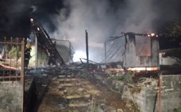 Residência é destruída pelo fogo em São Lourenço do Oeste
